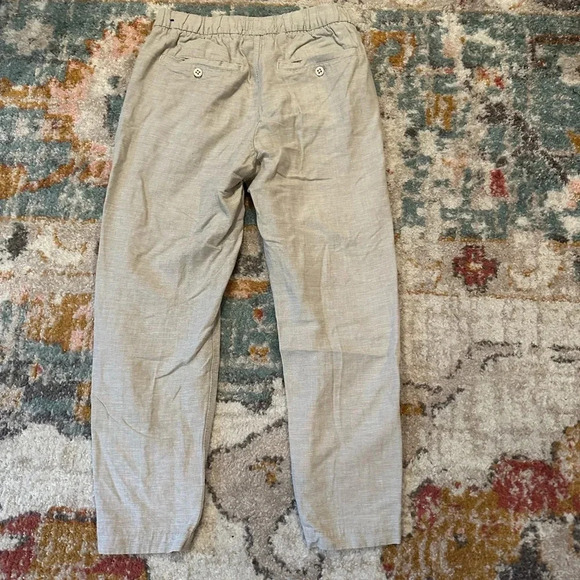 Khaki, lightweight, casual, cropped, elastic waist A&F pants D-18 - Picture 2 of 3
